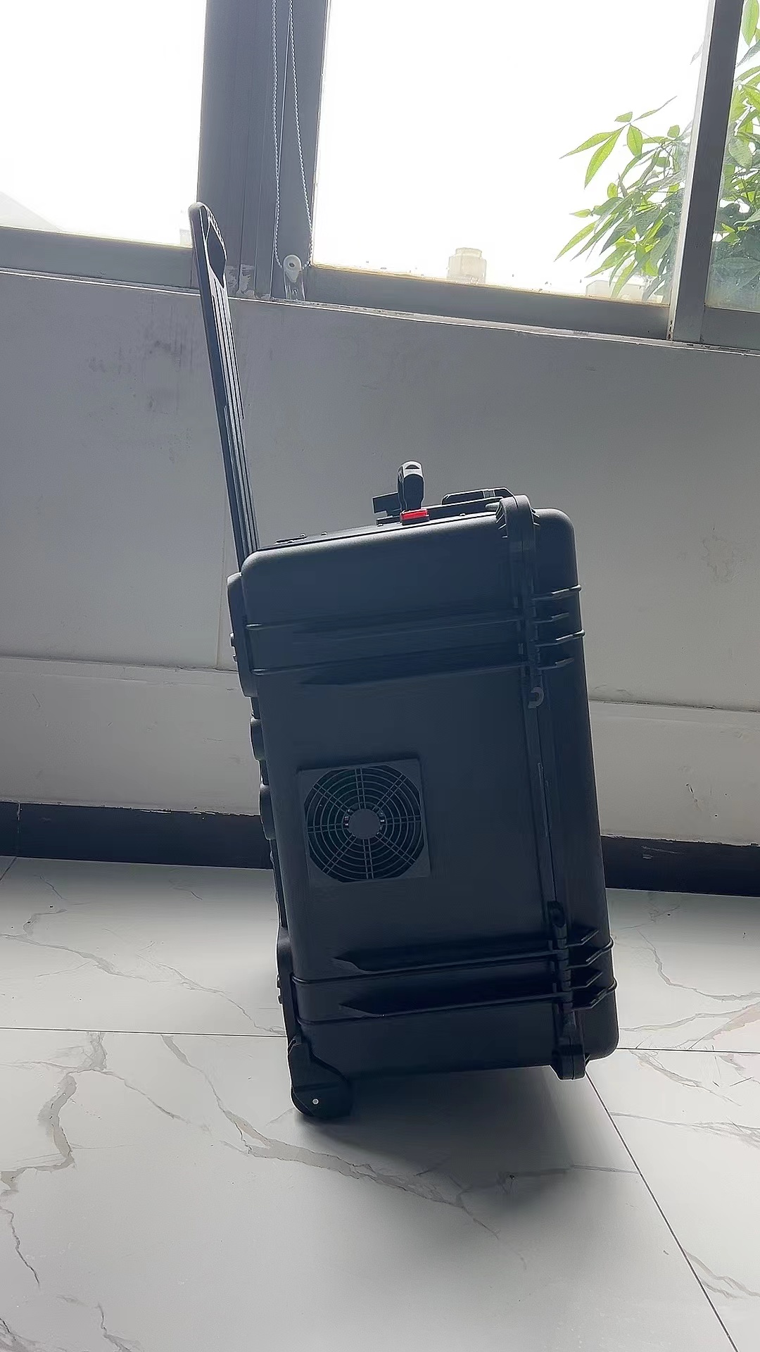 独山子手拉箱型移动通信干扰器